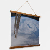 大西洋中部低気圧システム。 吊り下げ型タペストリー (傾斜あり)