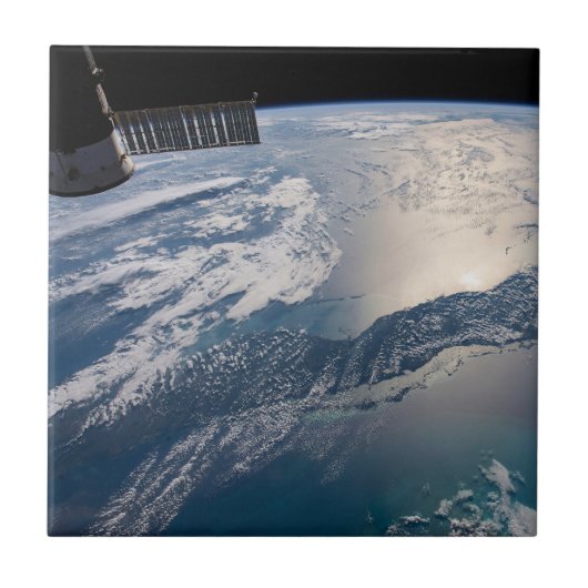 大西洋国際的上のSpce駅 タイル (正面)