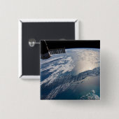 大西洋国際的上のSpce駅 缶バッジ (正面&裏面)