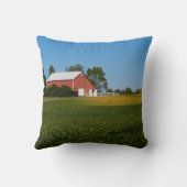 大豆フィールド枕の隣の赤い納屋 クッション (裏面)