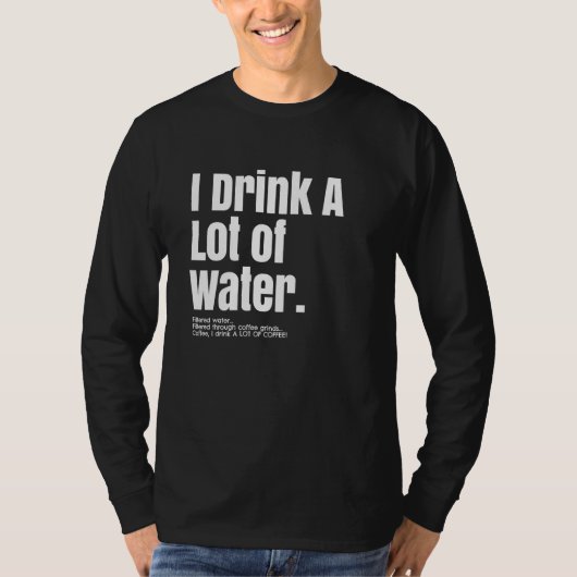 大量に水を飲む コーヒー おもしろ 水飲みすぎ Tシャツ (正面)