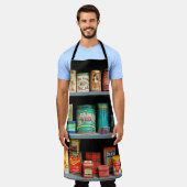 大量のカラフルヴィンテージ缶が表示される エプロン (着用した状態)