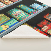 大量のカラフルヴィンテージ缶が表示される シェルパブランケット (3/4)