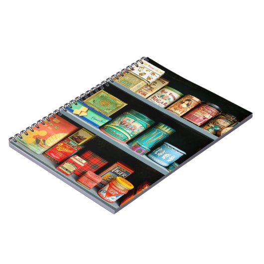 大量のカラフルヴィンテージ缶が表示される ノートブック (左側)