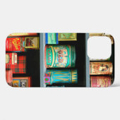 大量のカラフルヴィンテージ缶が表示される Case-Mate iPhoneケース (裏面 (横))