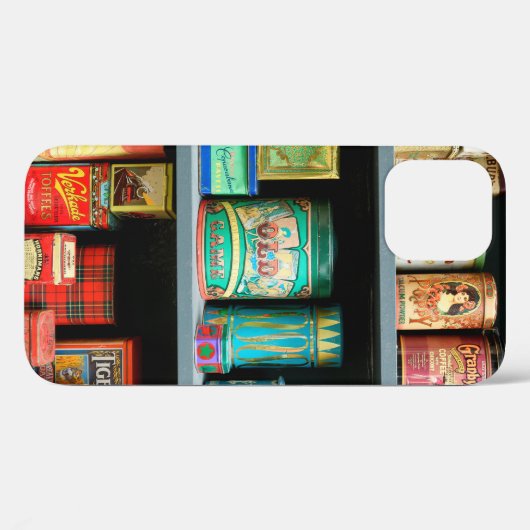 大量のカラフルヴィンテージ缶が表示される Case-Mate iPhoneケース (裏面 (横))