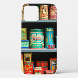 大量のカラフルヴィンテージ缶が表示される iPhone 12ケース