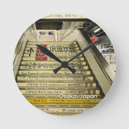 大阪日本駅階段 ラウンド壁時計