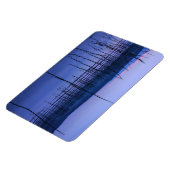 大雨の後の穏やかで霧の多い湖 マグネット (左側)