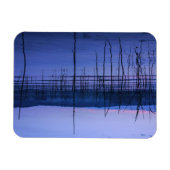 大雨の後の穏やかで霧の多い湖 マグネット (横)