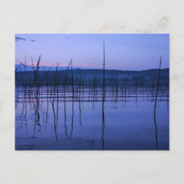 大雨はがき後の穏やかで霧の多い湖 ポストカード