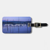 大雨後の静かで霧に包まれた湖 ラゲッジタグ (正面横)