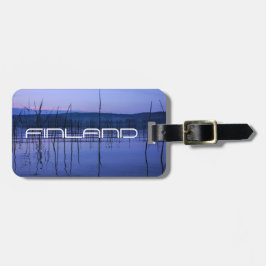 大雨後の静かで霧に包まれた湖 ラゲッジタグ