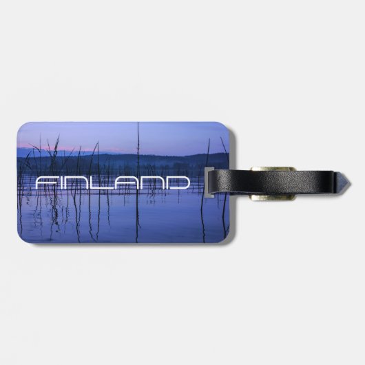 大雨後の静かで霧に包まれた湖 ラゲッジタグ (裏面横)