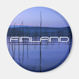 大雨磁石の後の穏やかで霧の多い湖 マグネット