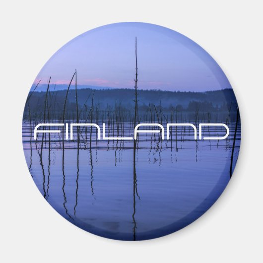 大雨磁石の後の穏やかで霧の多い湖 マグネット (正面)