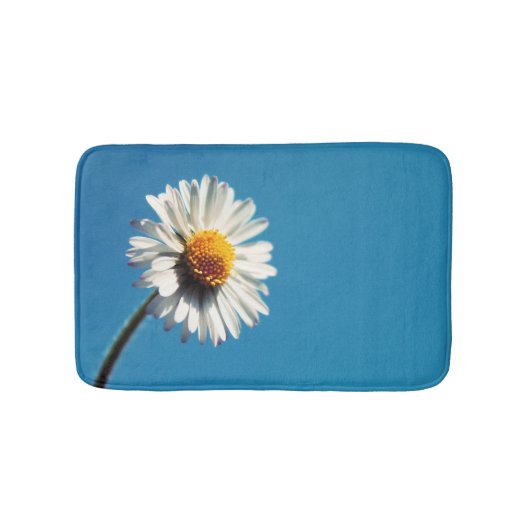 大青空の下の明るい白いデイジー バスマット (正面)