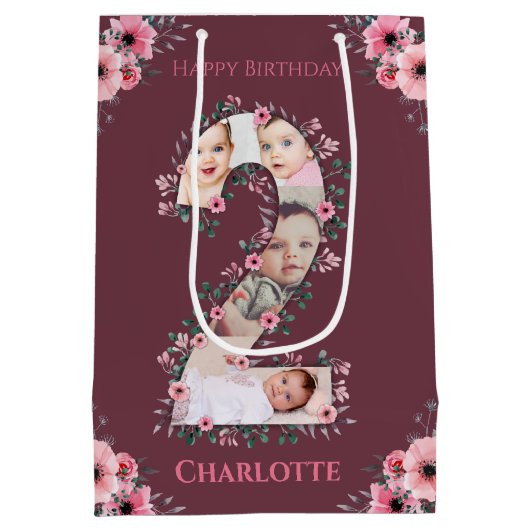 大2歳の誕生日の女の子フォトコラージュピンクの花 ミディアムペーパーバッグ (裏面)