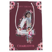 大4歳の誕生日の女の子フォトコラージュピンクの花 ミディアムペーパーバッグ (正面)