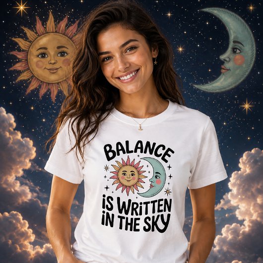 天に書かれたバランス　天空の太陽と月 Tシャツ