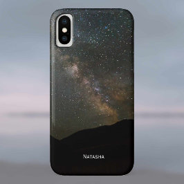 天の川の夜空。パーソナライズされた. iPhone 13ケース