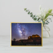 天の川の銀河系、アリゾナ州の大聖堂ロックの上の金ゴールド 箔招待状ポストカード (立ち正面)