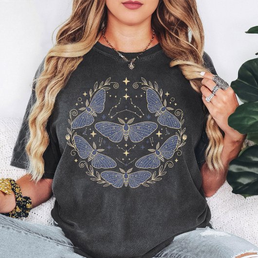 天体蛾の星座グラフィックデザイン Tシャツ