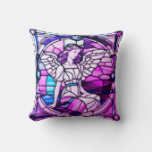 天使がステンドグラスに近づくと羽が現れる クッション (正面)