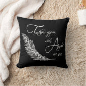 天使が近くにいると羽が現れる装飾用クッション クッション (ブランケット)