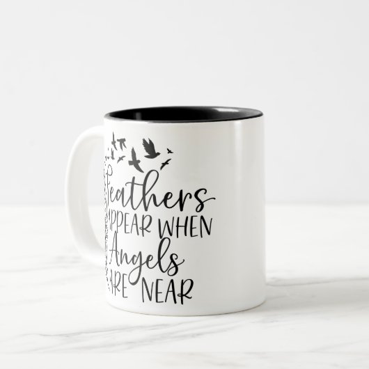 天使が近づくと羽が現れる ツートーンマグカップ (正面左)