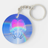 天使によっては虹のハートのまわりで包まれたが飛びます キーホルダー (裏面)