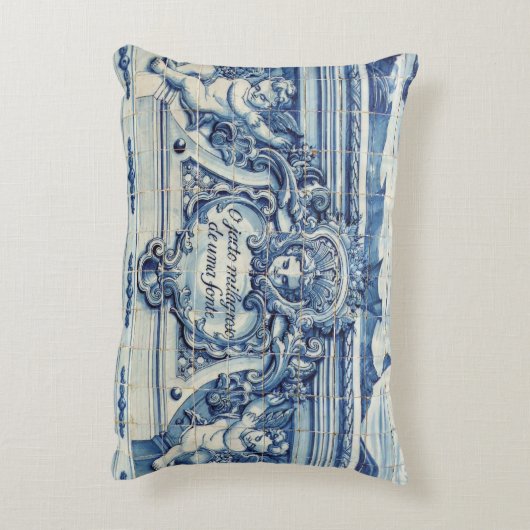 天使の付いたポルトガルの青と白の壁タイル アクセントクッション (裏面(縦))