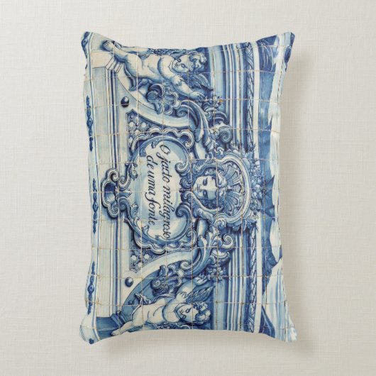 天使の付いたポルトガルの青と白の壁タイル アクセントクッション (正面(垂直))