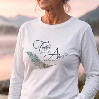 天使近し 羽根現れる 記念の引用 Tシャツ