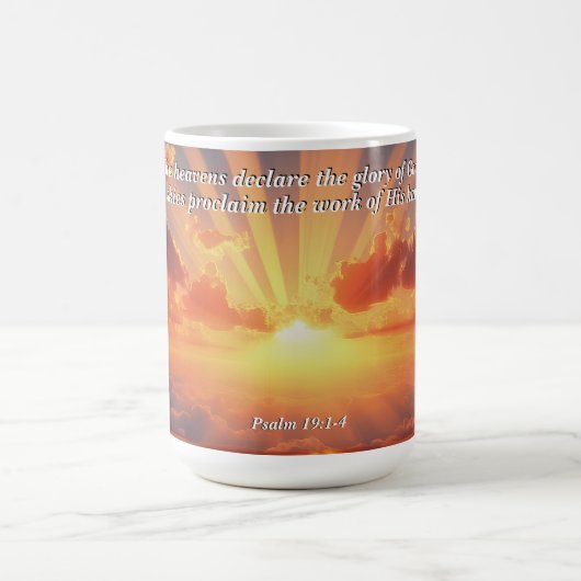天国が栄光を宣言:神と創造の聖句 コーヒーマグカップ (中央)