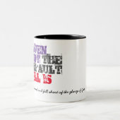 天国はローマ3:23ではデフォルトではない ツートーンマグカップ (中央)