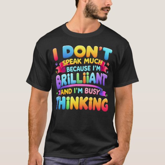 天才で忙しいのであまりしゃべりません Tシャツ (正面)