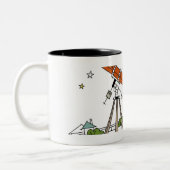 天文学の望遠鏡を使用している女性 ツートーンマグカップ (左)