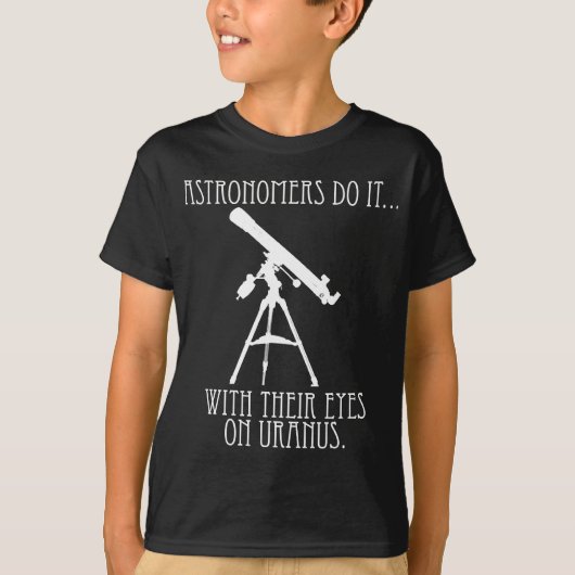 天文学者はそれをやる… 天王星に目をやって Tシャツ (正面)