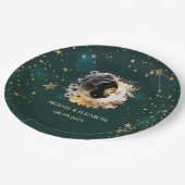 天日と月の花が緑に輝く ペーパープレート (アングル)