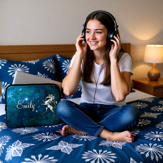 天空のユニコーンのカスタマイズ可能 ラップトップスリーブ (クリエイターアップロード済み)