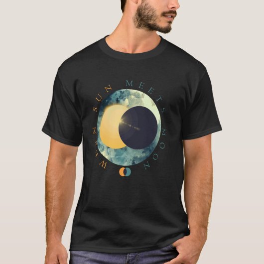 天空の太陽が月の位相を満たす宇宙宇宙アストロ Tシャツ (正面)