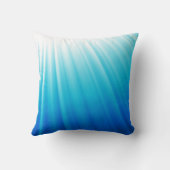 天空の軽くグラデーションで白い水の青の枕 クッション (裏面)