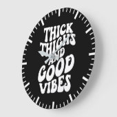 太い太もものグッドバイブ、体ポジティブ、ジム ラージ壁時計 (傾斜)