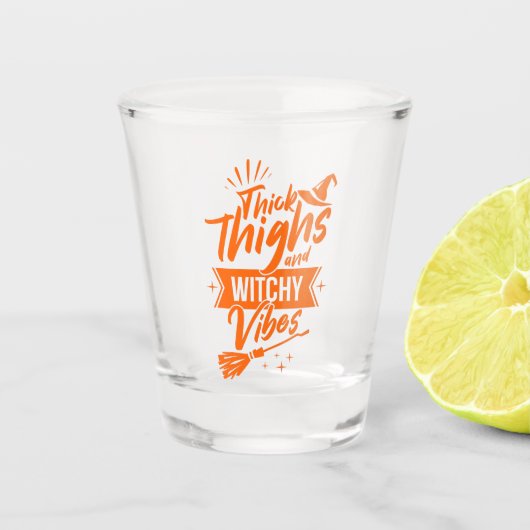太い太もももウィッチーな雰囲気おかしなハロウィーン ショットグラス (正面)