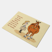 太っおもしろいた漫画の馬の女性が干し草の役に立つ ドアマット (アングル)