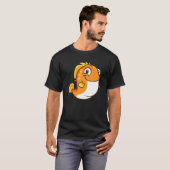 太ったかわいいふっくらとしたオレンジ色の魚 Tシャツ (正面フル)