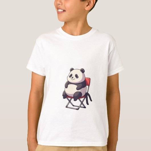 太ったパンダが座っているアーティストの赤い椅子 キッズ Tシャツ (正面)