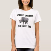 太ったユニコーンはサイのユーモアにも愛が必要 Tシャツ (正面)