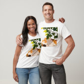 太った三毛猫の寝姿 Tシャツ (ユニセックス)